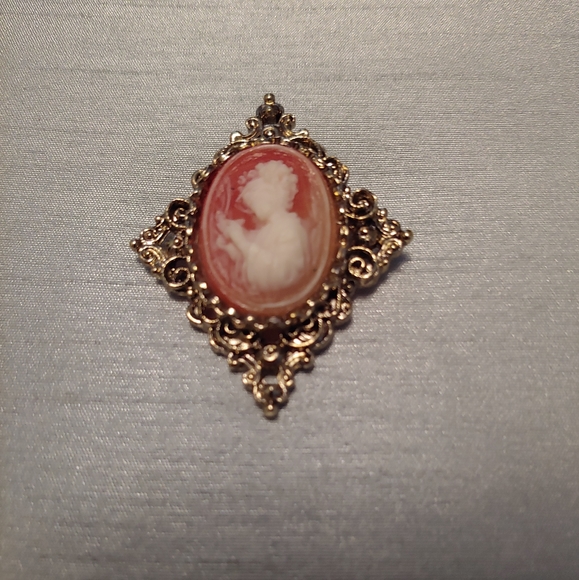 Vtg. Cameo Brooch by Gerry's Creations - Picture 2 of 4